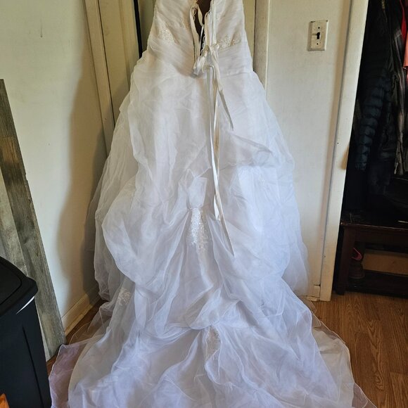 Ball Gown Style Wedding Dress - Picture 4 of 5